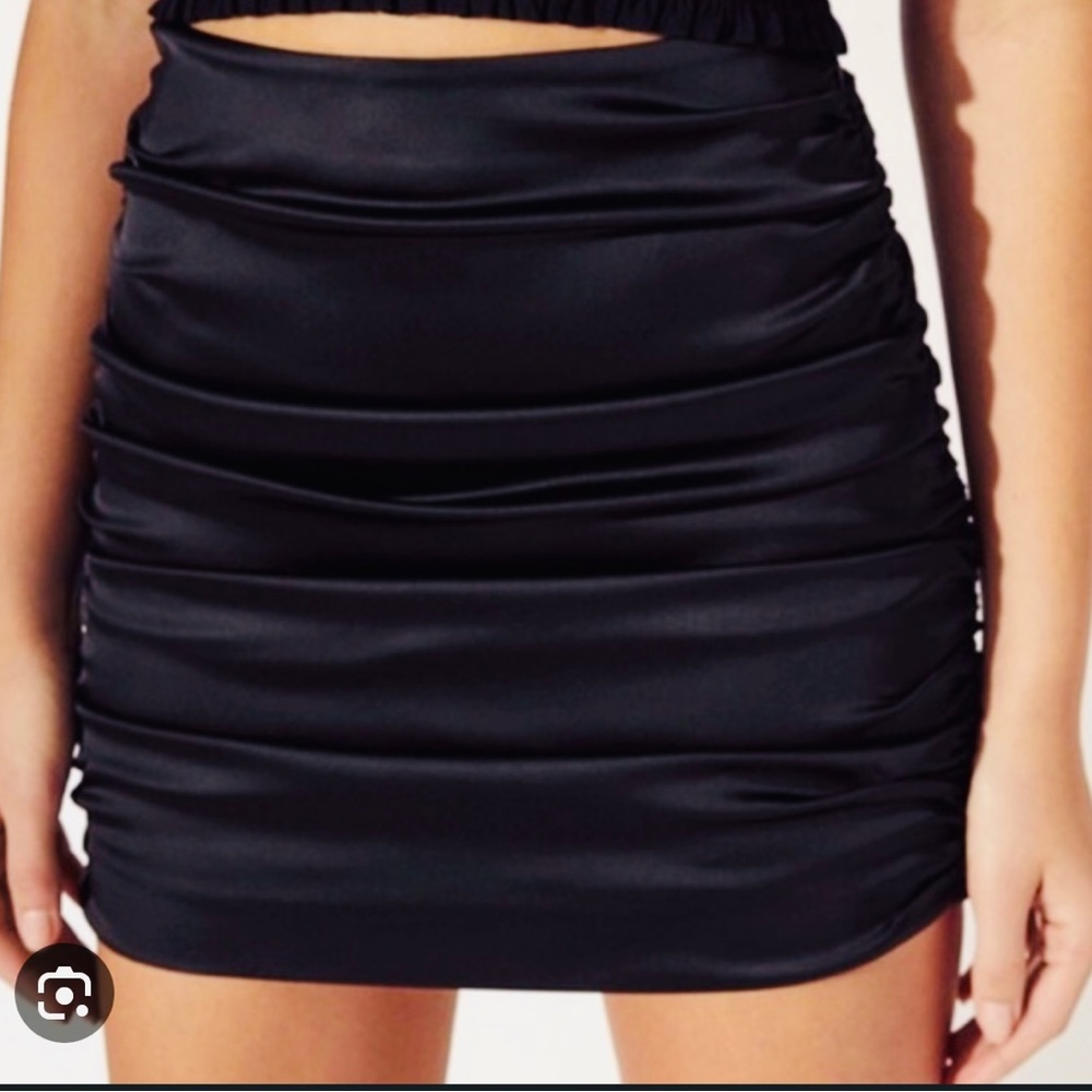 Wilfred size 8- Mini ruched satin skirt